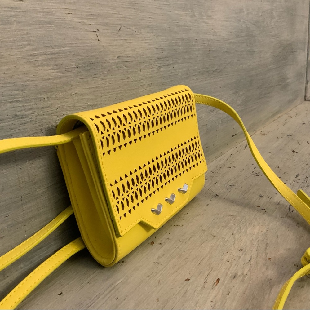 Stella & Dot Nolita Electric Yellow Sidekick Crossbody Bag Purse‎ 6x5x1 GC - Picture 2 of 8